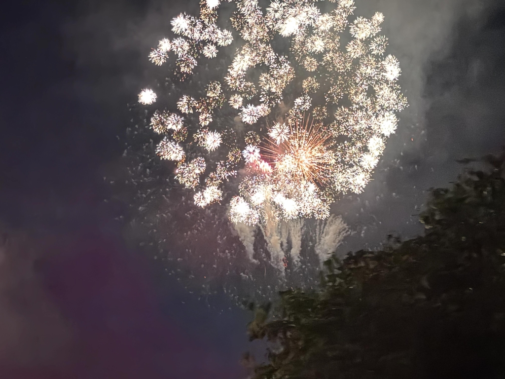 It was a fireworks festival yesterday, wasn’t it~